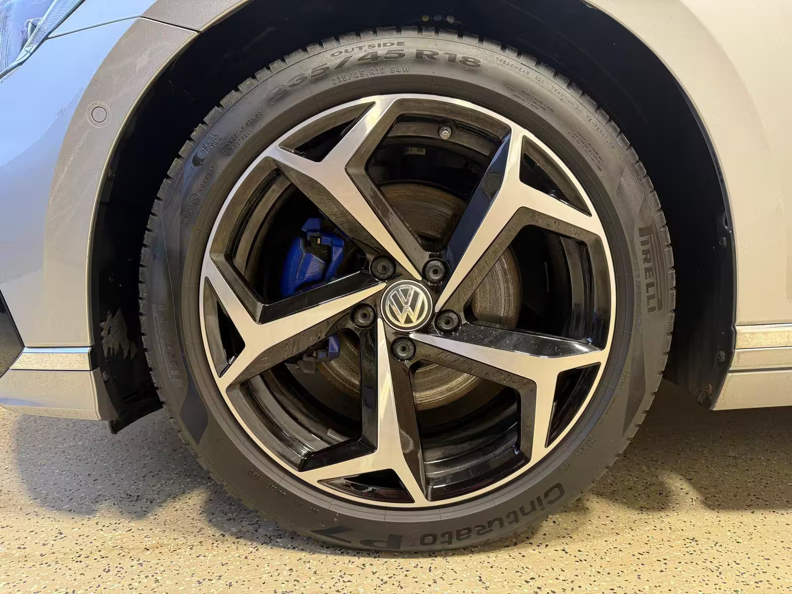Sølv VW Passat fra 2020