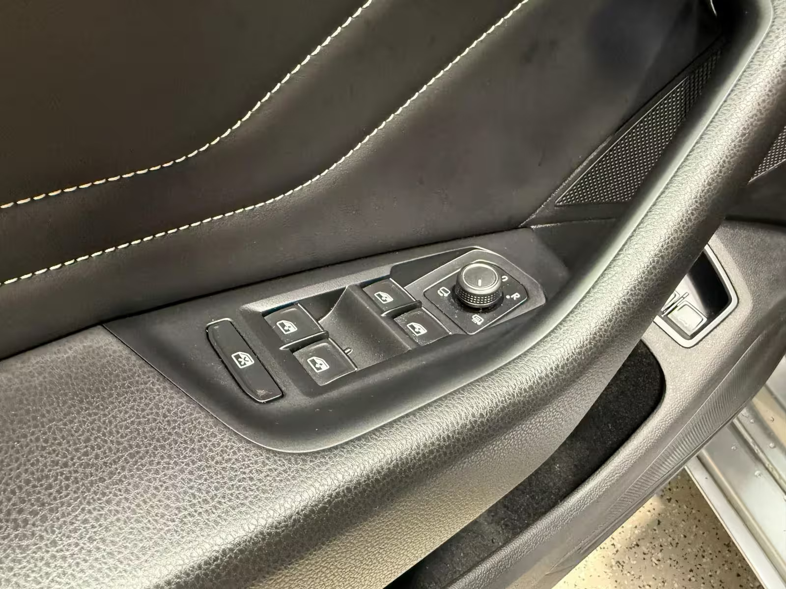 Sølv VW Passat fra 2020