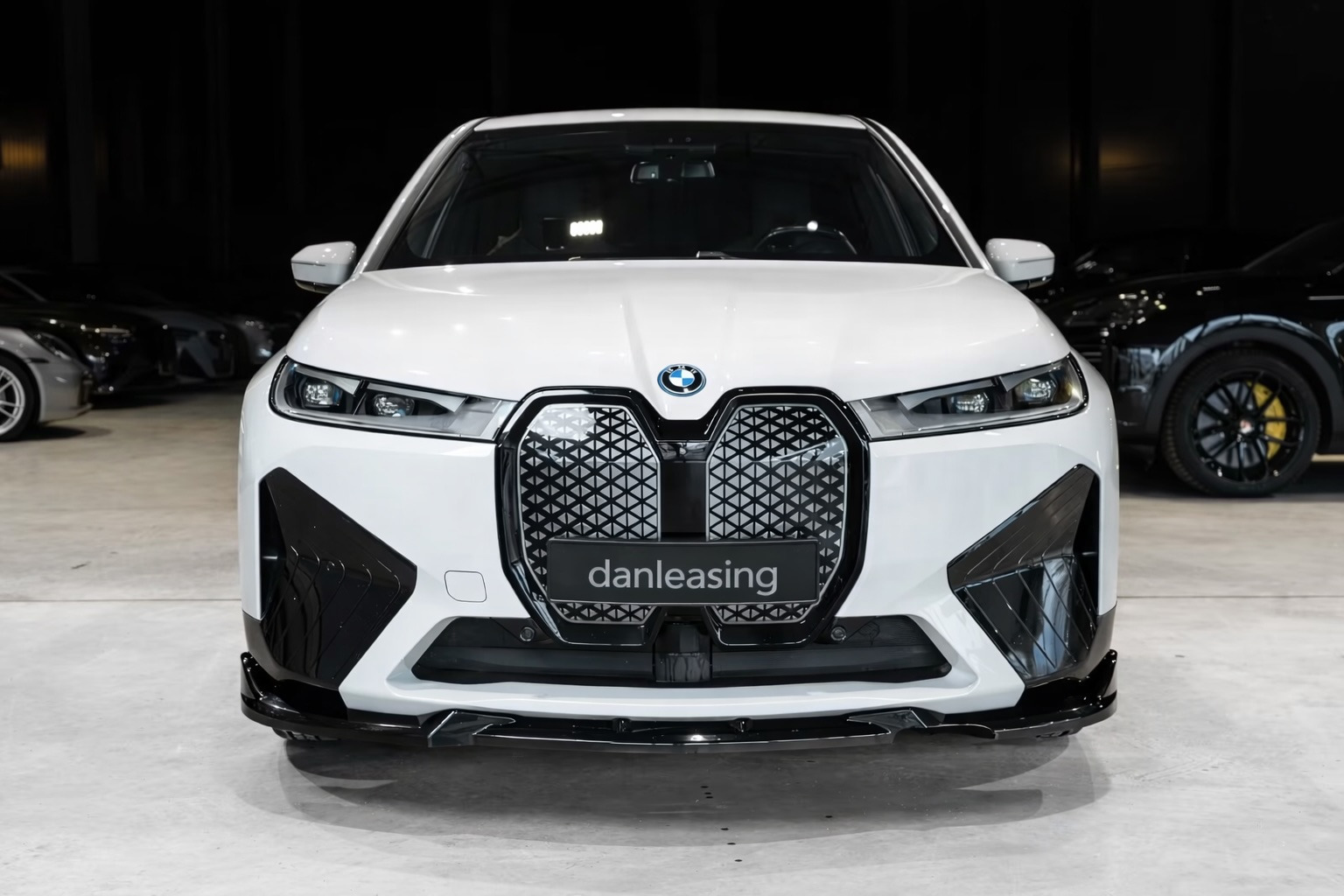 Hvid BMW iX fra 2022