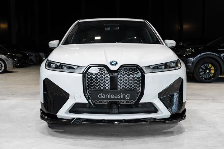 Hvid BMW iX fra 2022