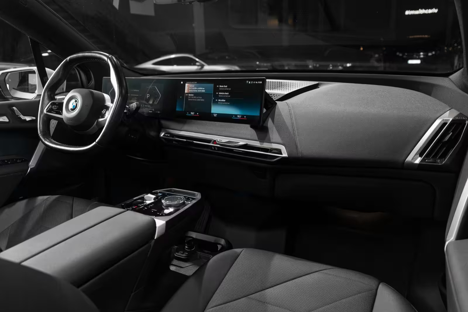 Hvid BMW iX fra 2022