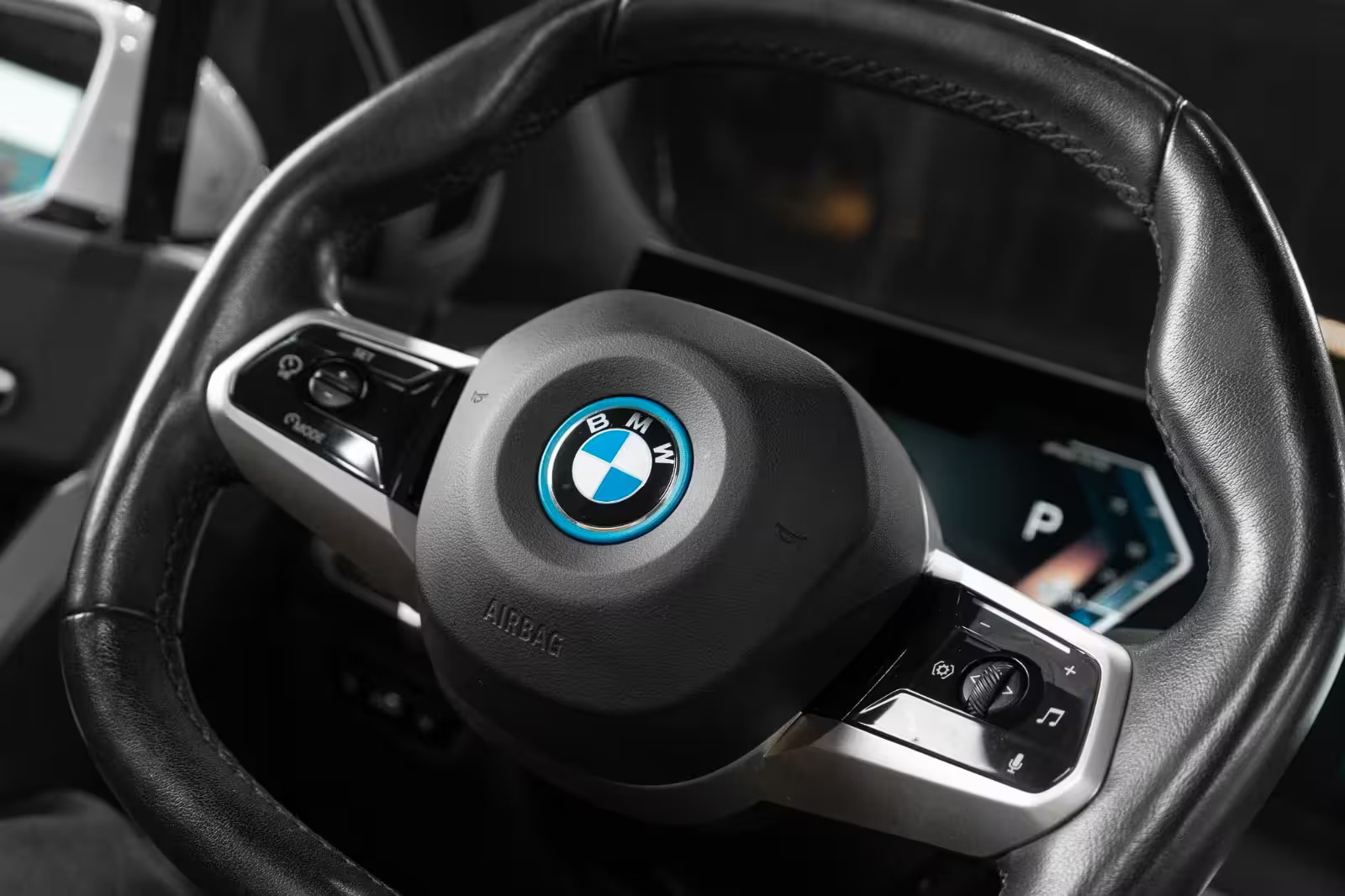 Hvid BMW iX fra 2022