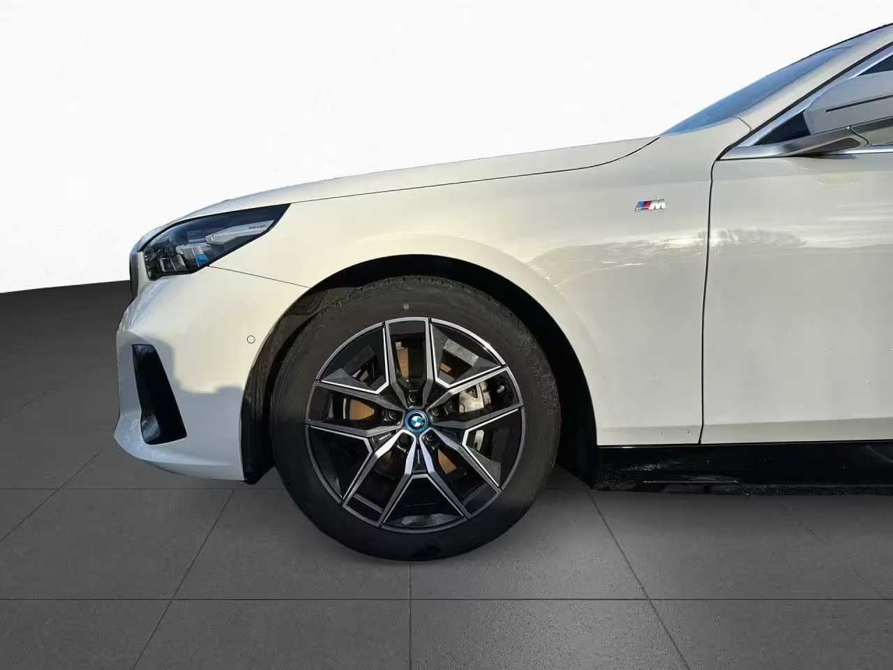Hvid BMW i5 fra 2025
