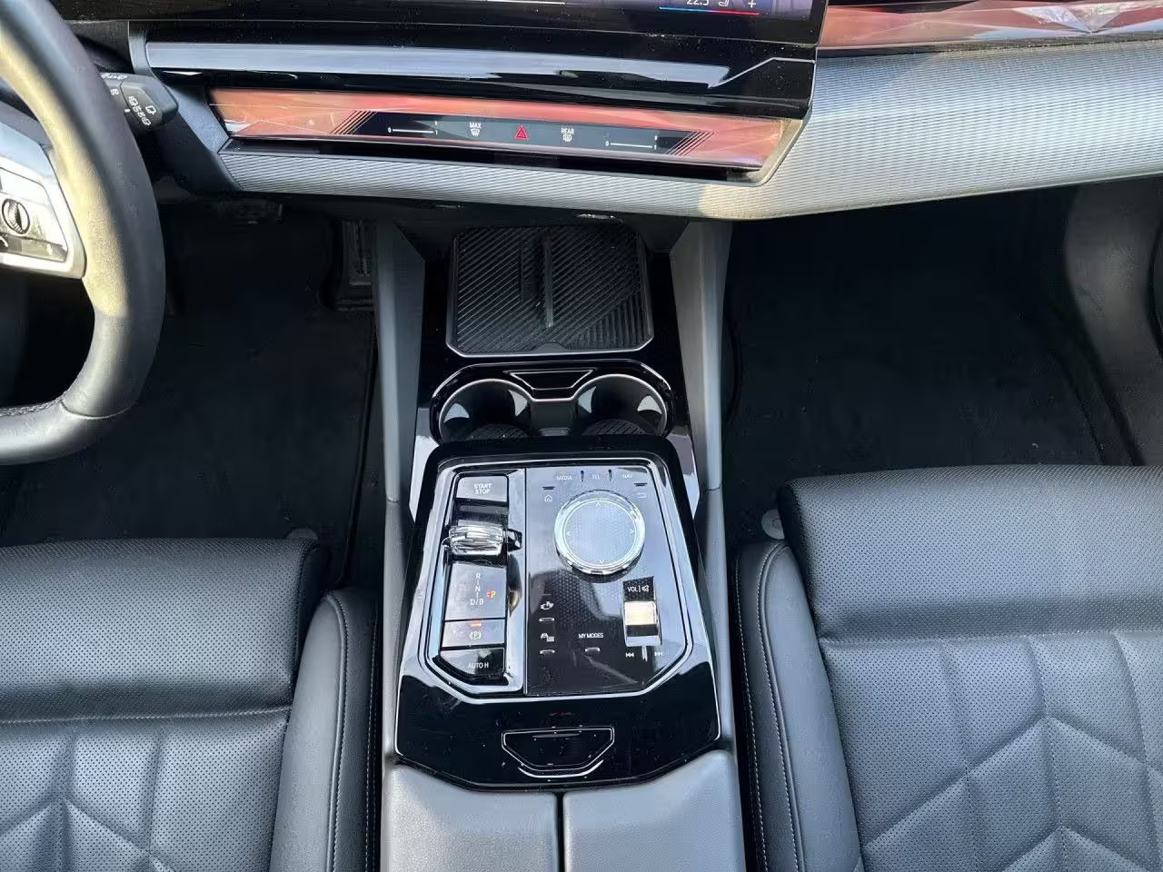 Hvid BMW i5 fra 2025