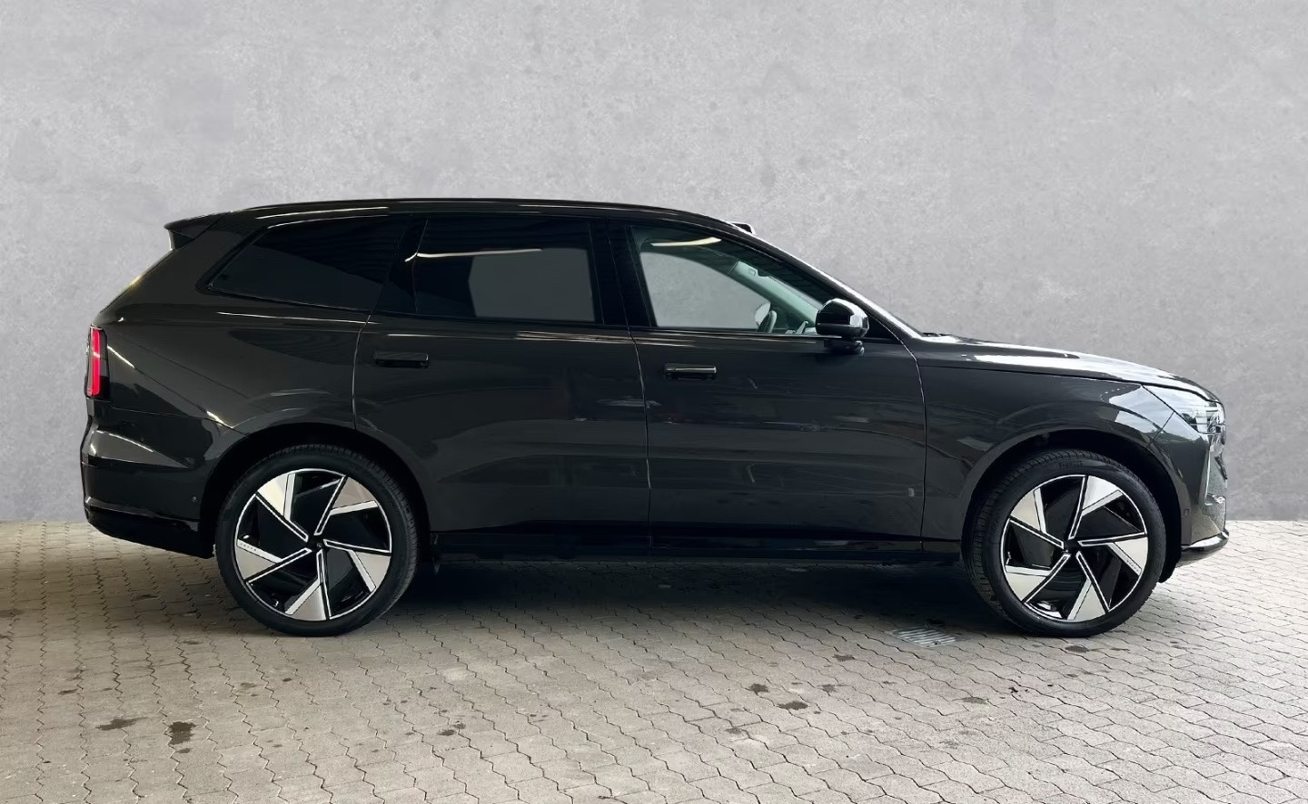 Sort Volvo EX90 fra 2024