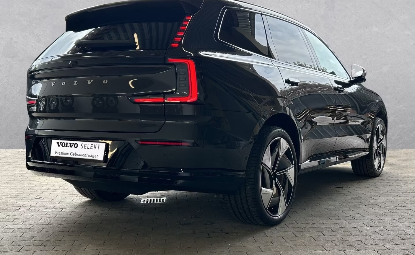 Sort Volvo EX90 fra 2024