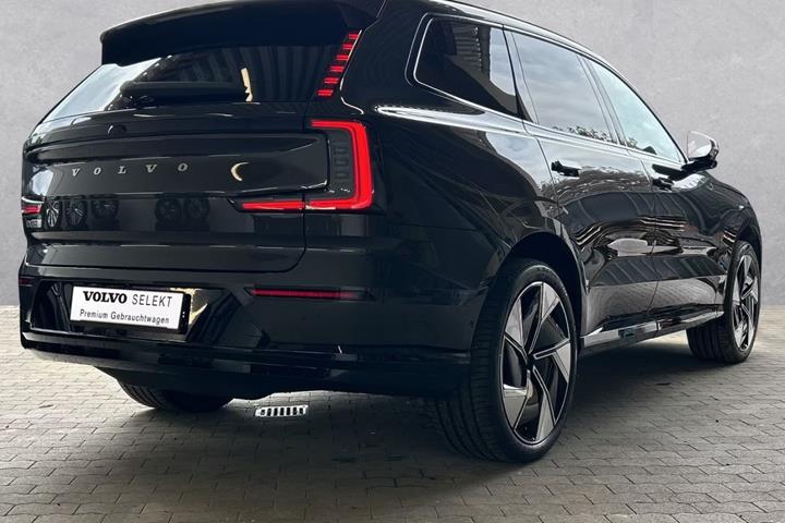 Sort Volvo EX90 fra 2024