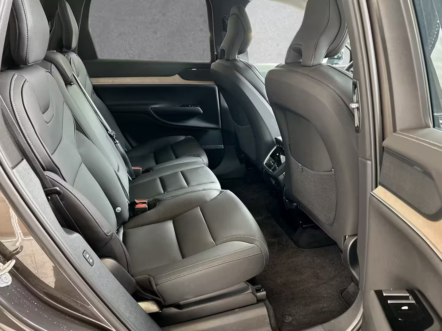 Sort Volvo EX90 fra 2024