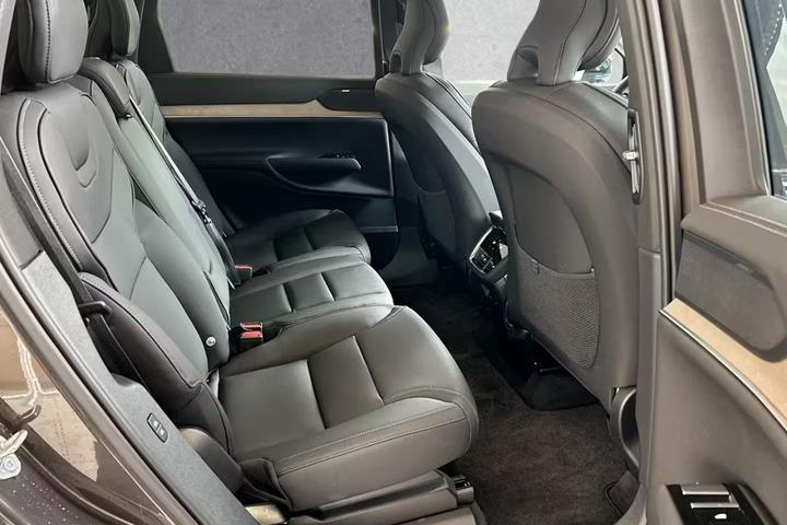 Sort Volvo EX90 fra 2024