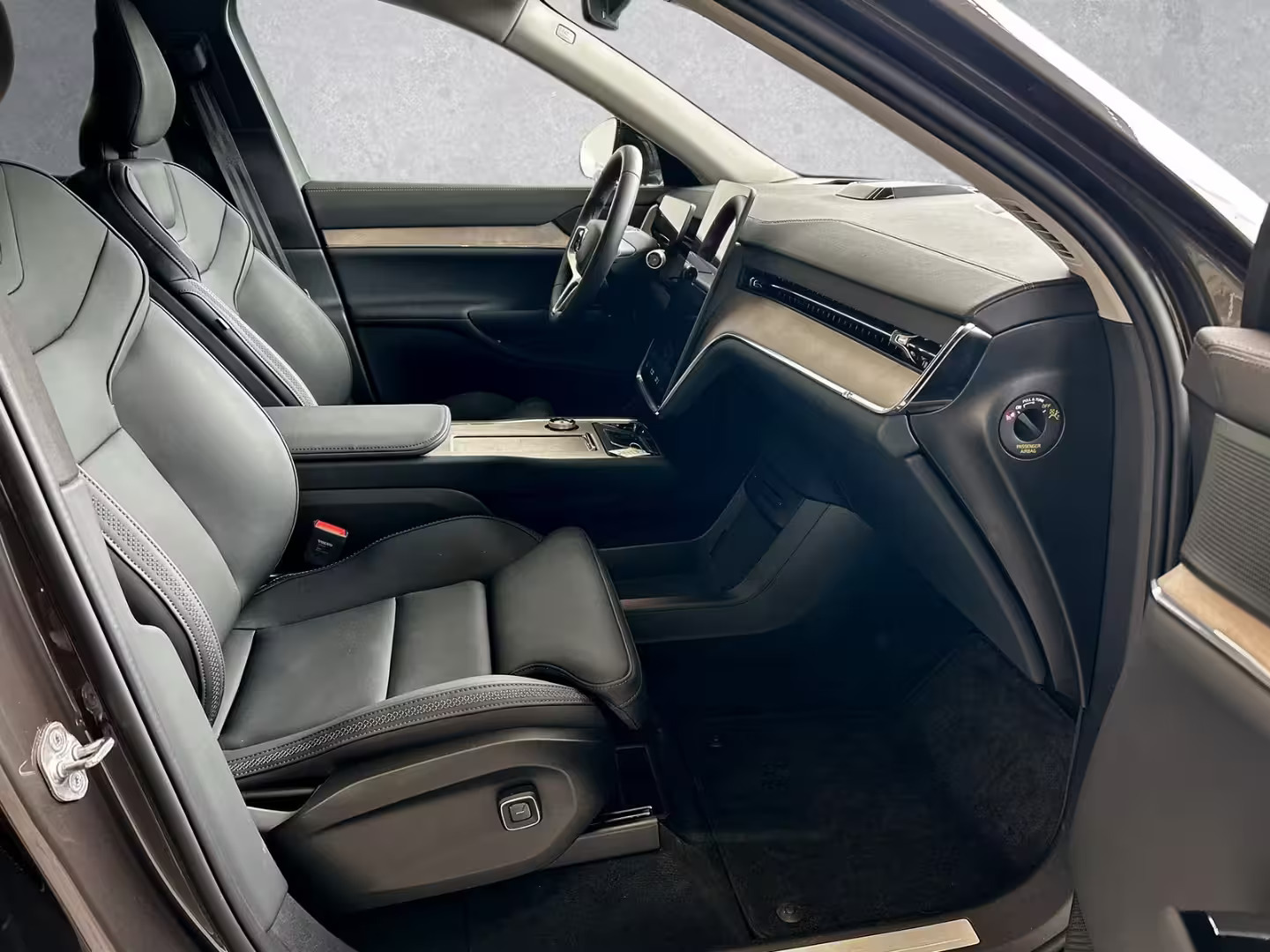Sort Volvo EX90 fra 2024