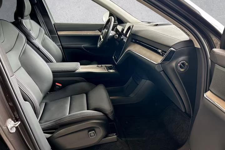Sort Volvo EX90 fra 2024