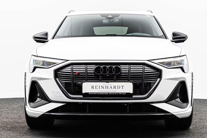 Hvid Audi e-tron S fra 2022