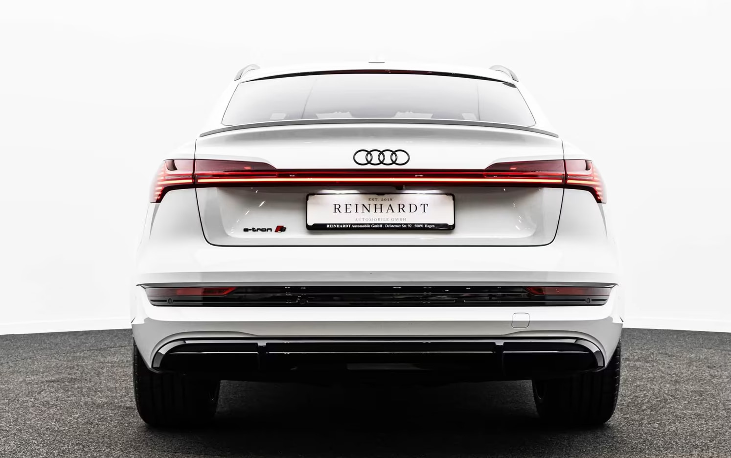 Hvid Audi e-tron S fra 2022