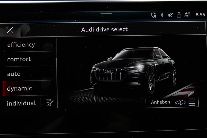 Hvid Audi e-tron S fra 2022