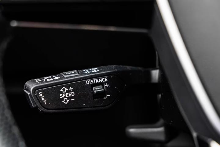 Hvid Audi e-tron S fra 2022