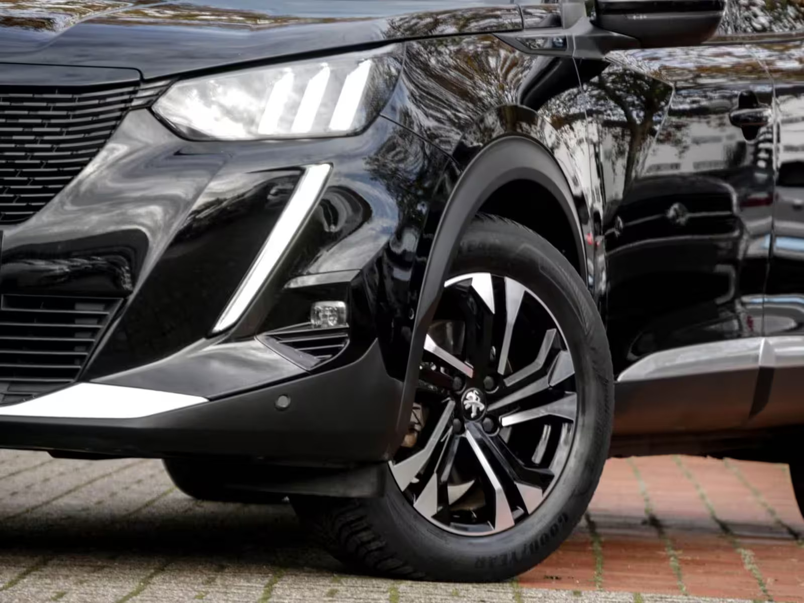 Sort Peugeot e-2008 fra 2021