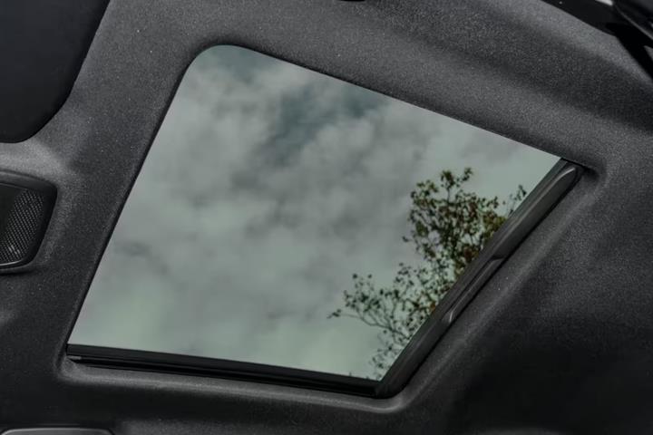 Sort Peugeot e-2008 fra 2021