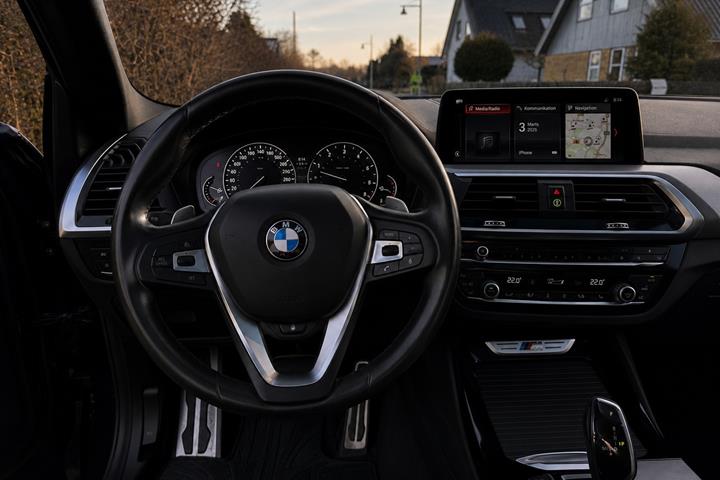 Sort BMW X3 fra 2018