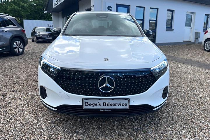 Hvid Mercedes EQA 250 fra 2025