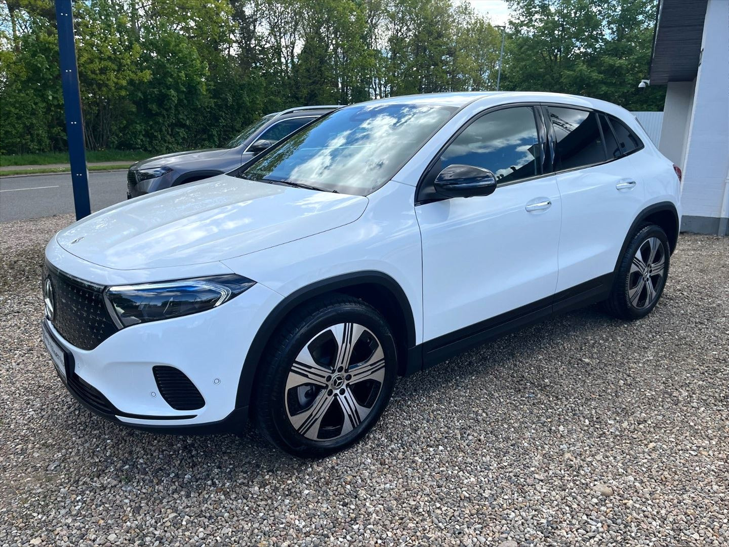 Hvid Mercedes EQA 250 fra 2025