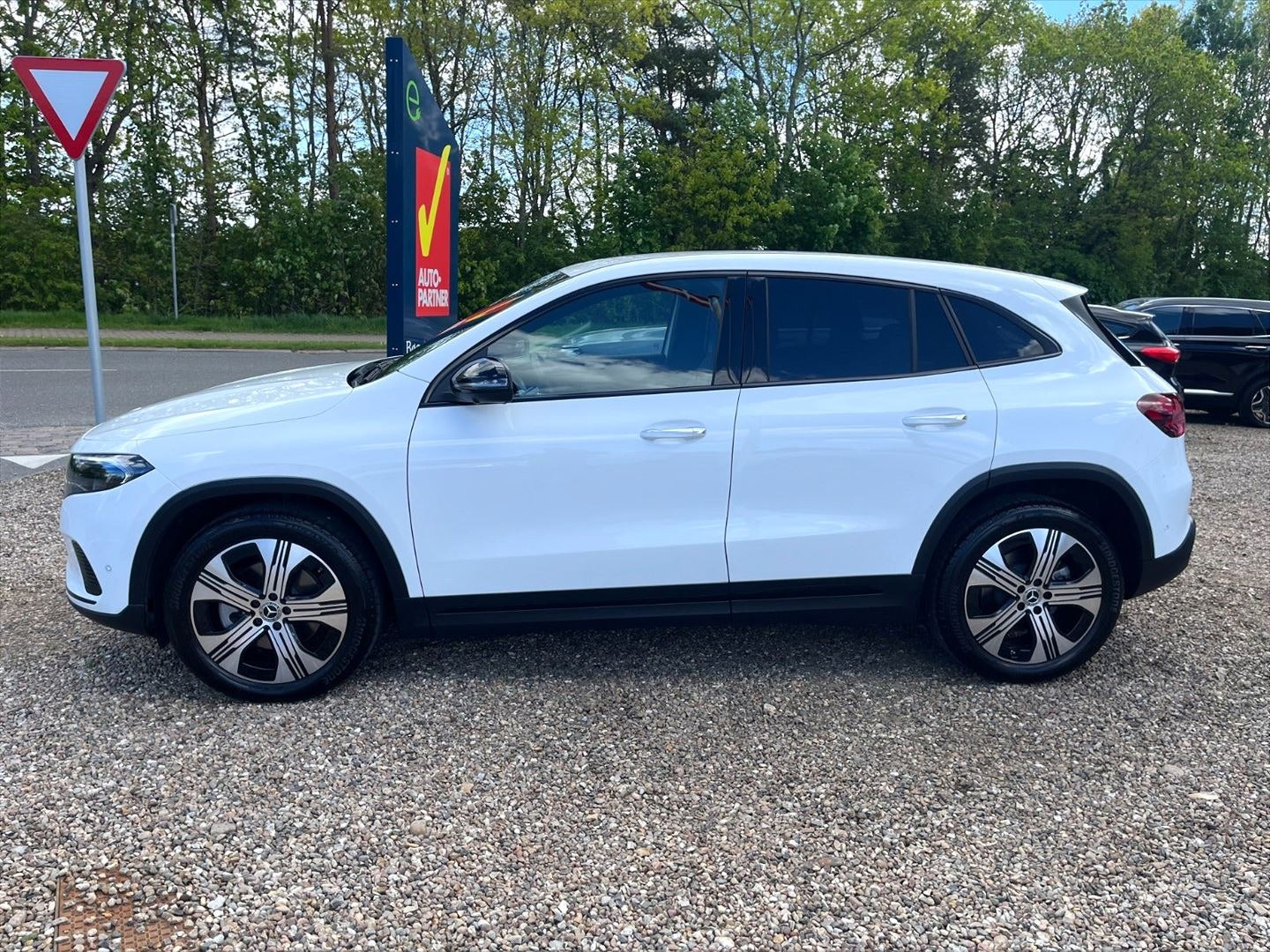 Hvid Mercedes EQA 250 fra 2025