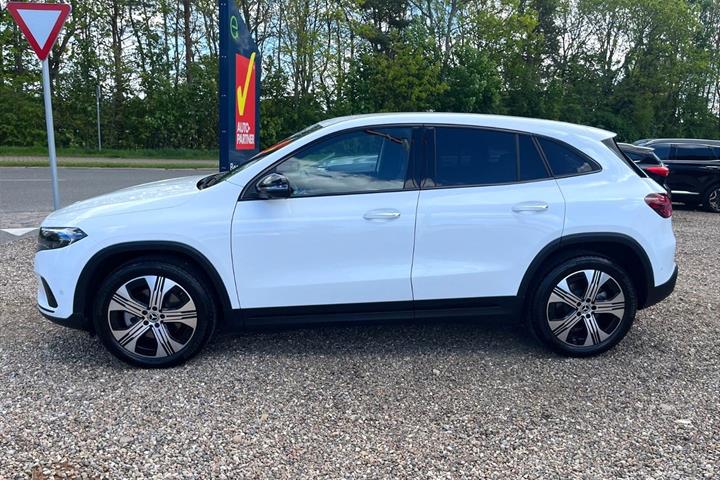 Hvid Mercedes EQA 250 fra 2025