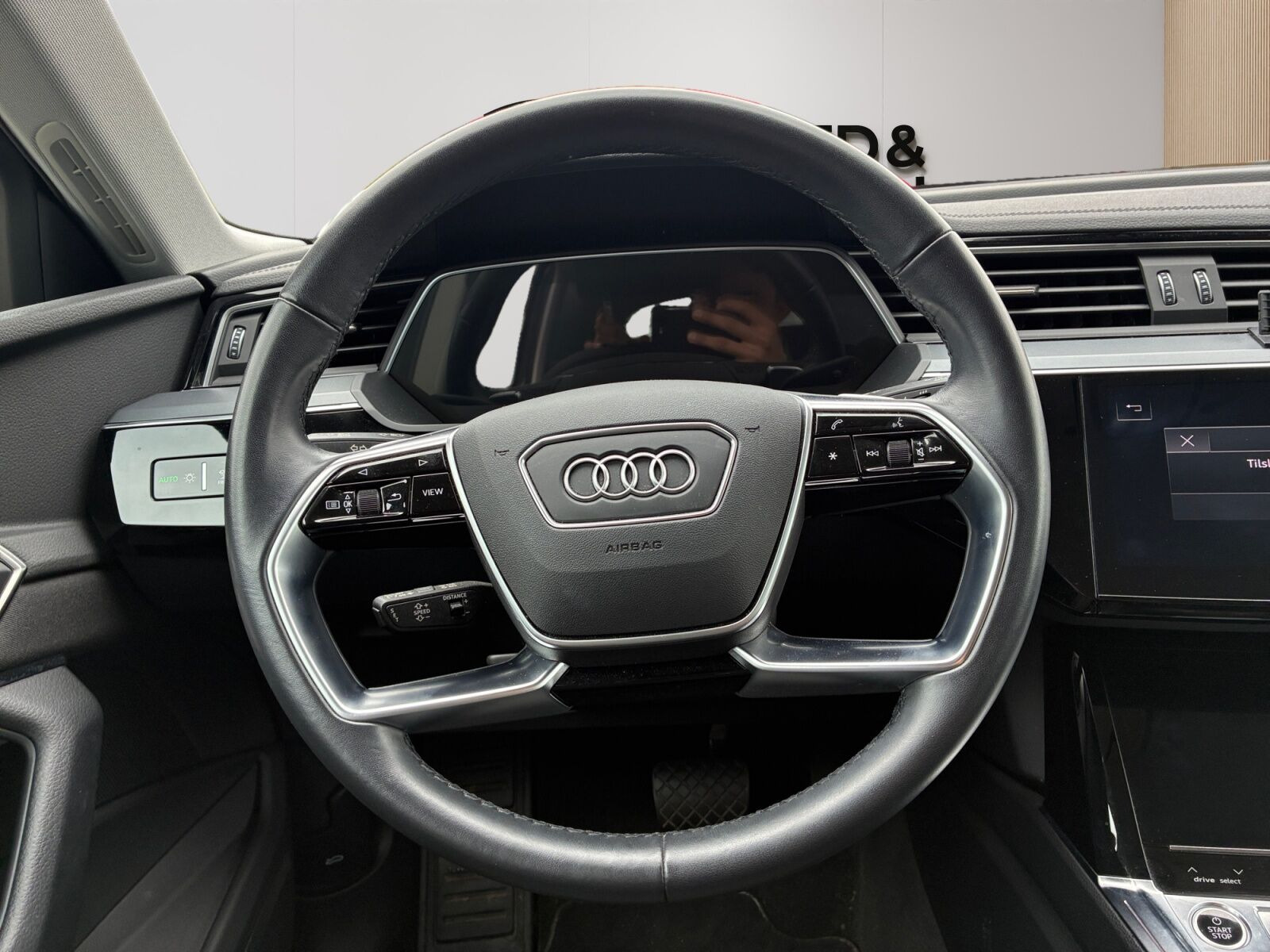 Sort Audi Q8 fra 2023