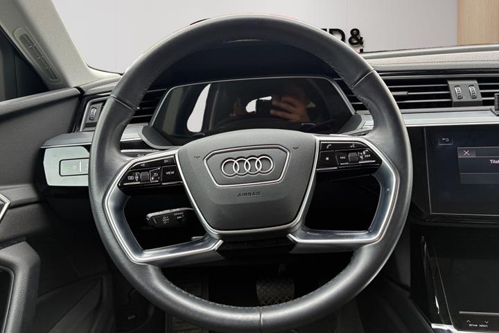 Sort Audi Q8 fra 2023