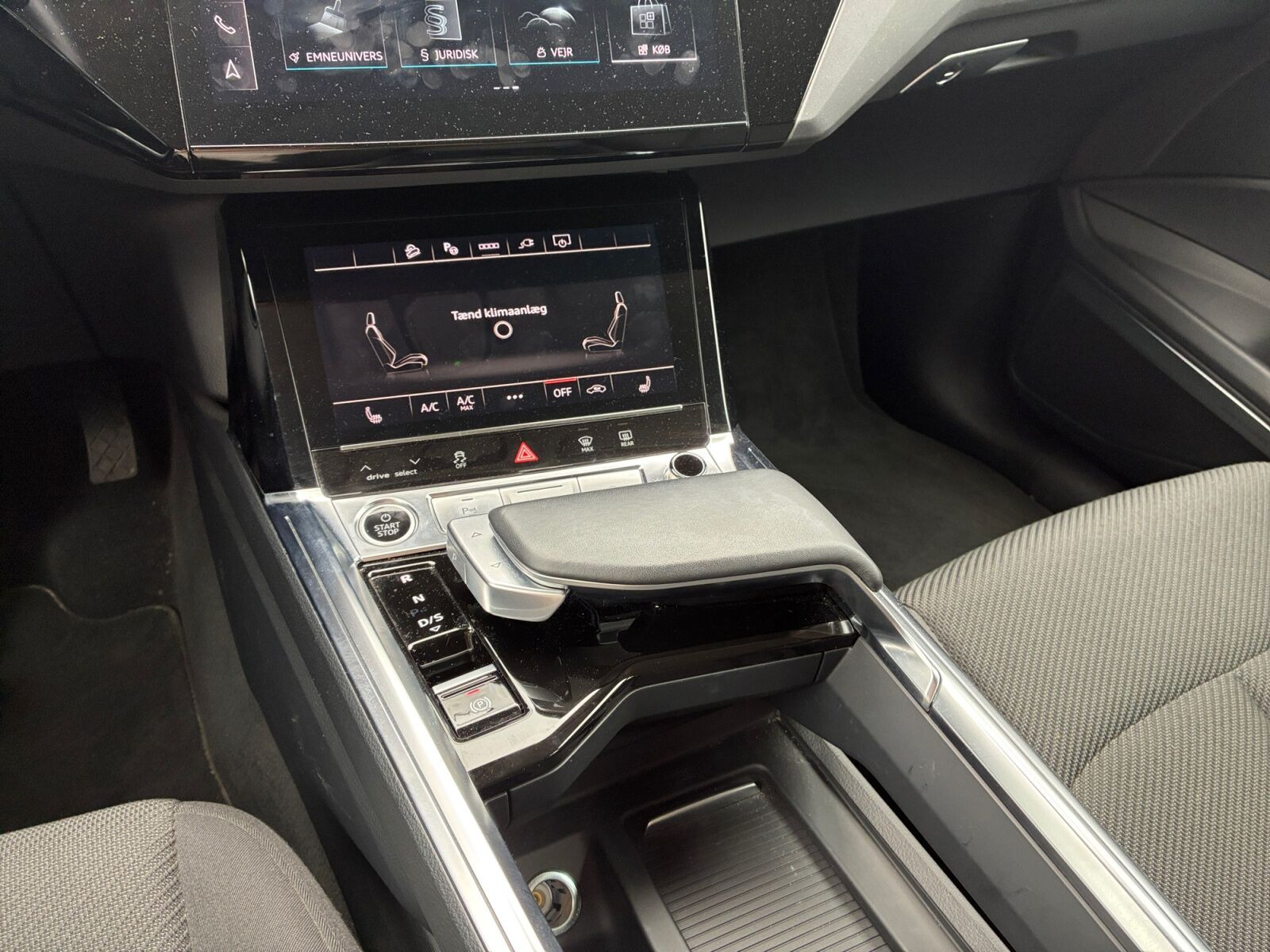 Sort Audi Q8 fra 2023