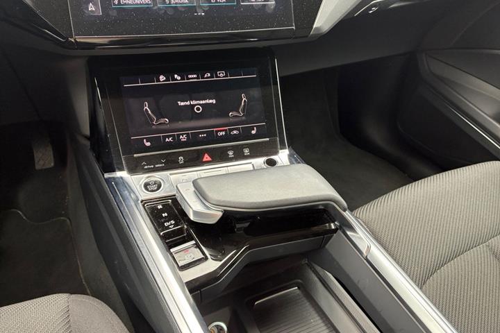 Sort Audi Q8 fra 2023