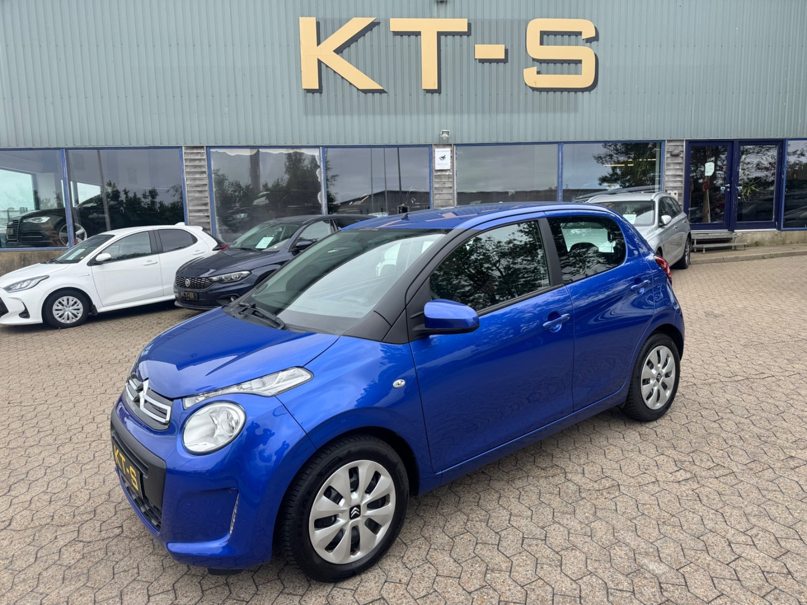 Blå Citroën C1 fra 2020 set udefra
