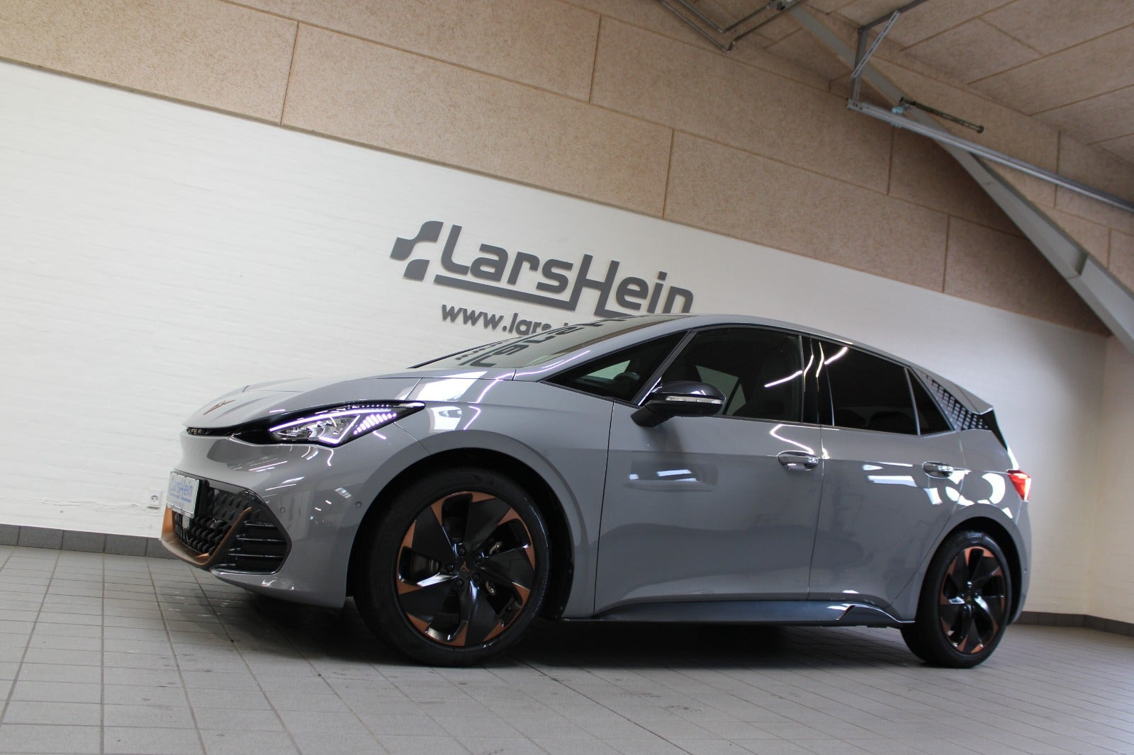 Grå Cupra Born fra 2024