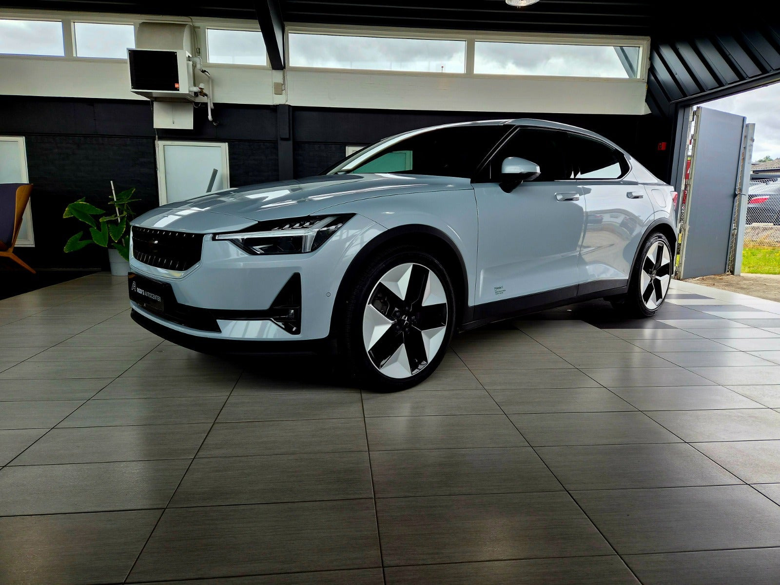 Hvid Polestar 2 fra 2023