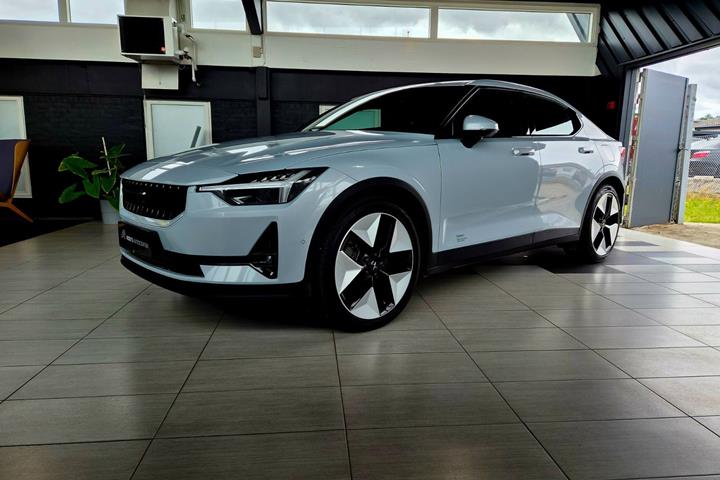 Hvid Polestar 2 fra 2023