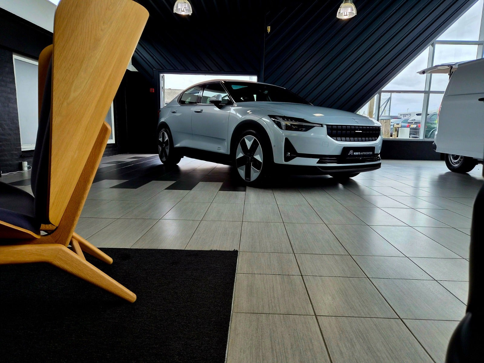 Hvid Polestar 2 fra 2023