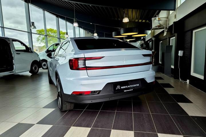 Hvid Polestar 2 fra 2023