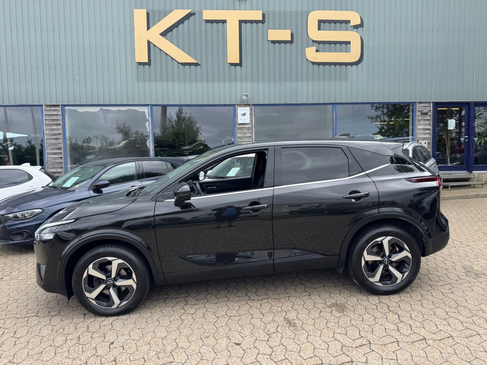 Sort Nissan Qashqai fra 2022