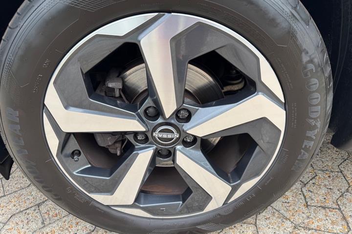 Sort Nissan Qashqai fra 2022
