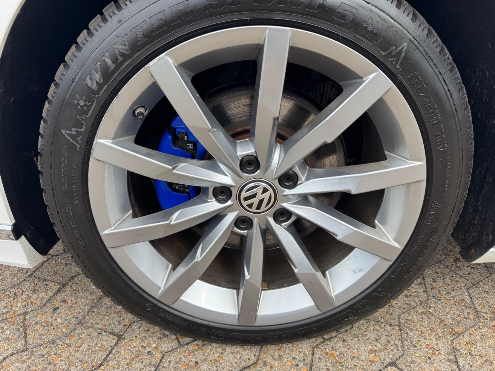 Hvid VW Passat fra 2020