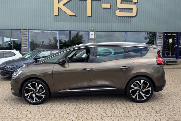 Grå Renault Grand Scenic IV fra 2017