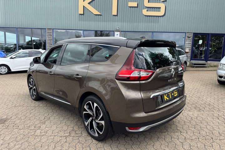 Grå Renault Grand Scenic IV fra 2017