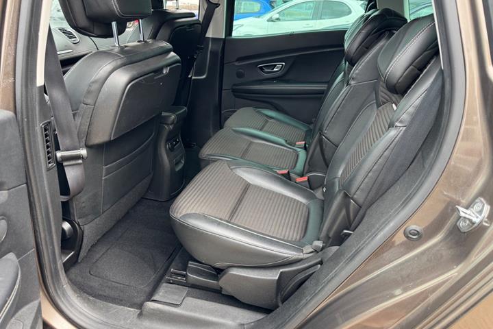 Grå Renault Grand Scenic IV fra 2017