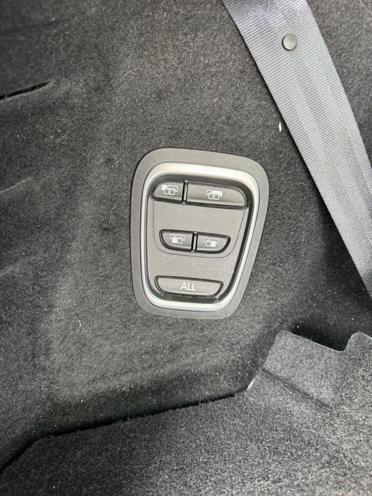 Grå Renault Grand Scenic IV fra 2017
