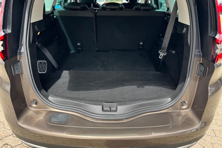 Grå Renault Grand Scenic IV fra 2017