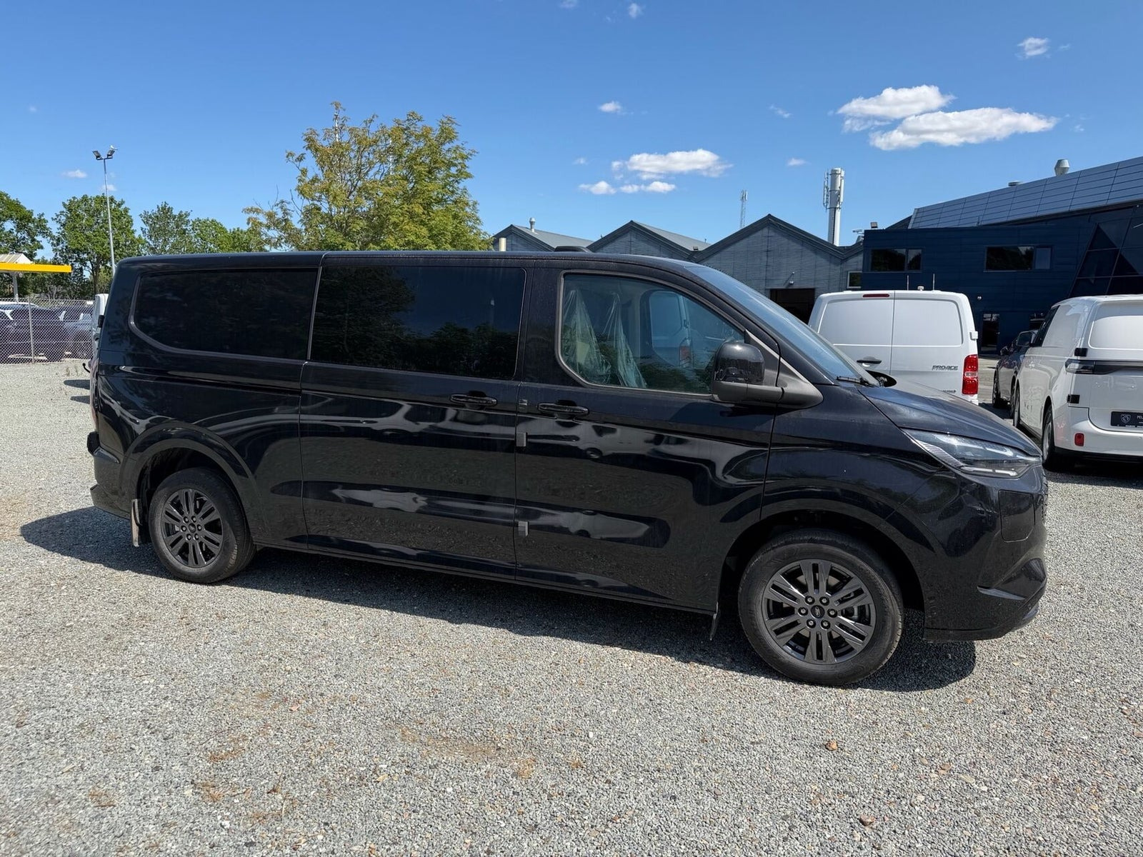Sort Ford E-Transit Custom 320 L1 fra 2026