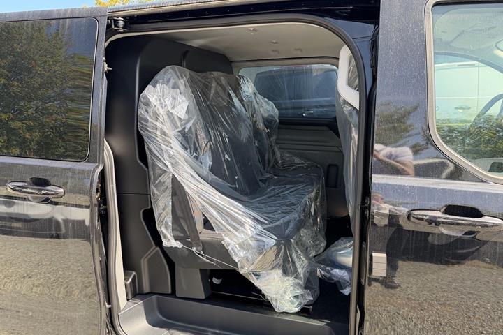 Sort Ford E-Transit Custom 320 L1 fra 2026