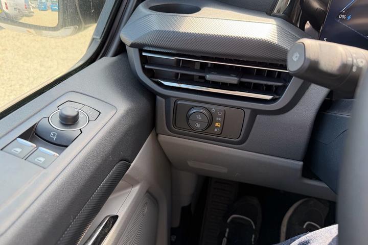 Sort Ford E-Transit Custom 320 L1 fra 2026