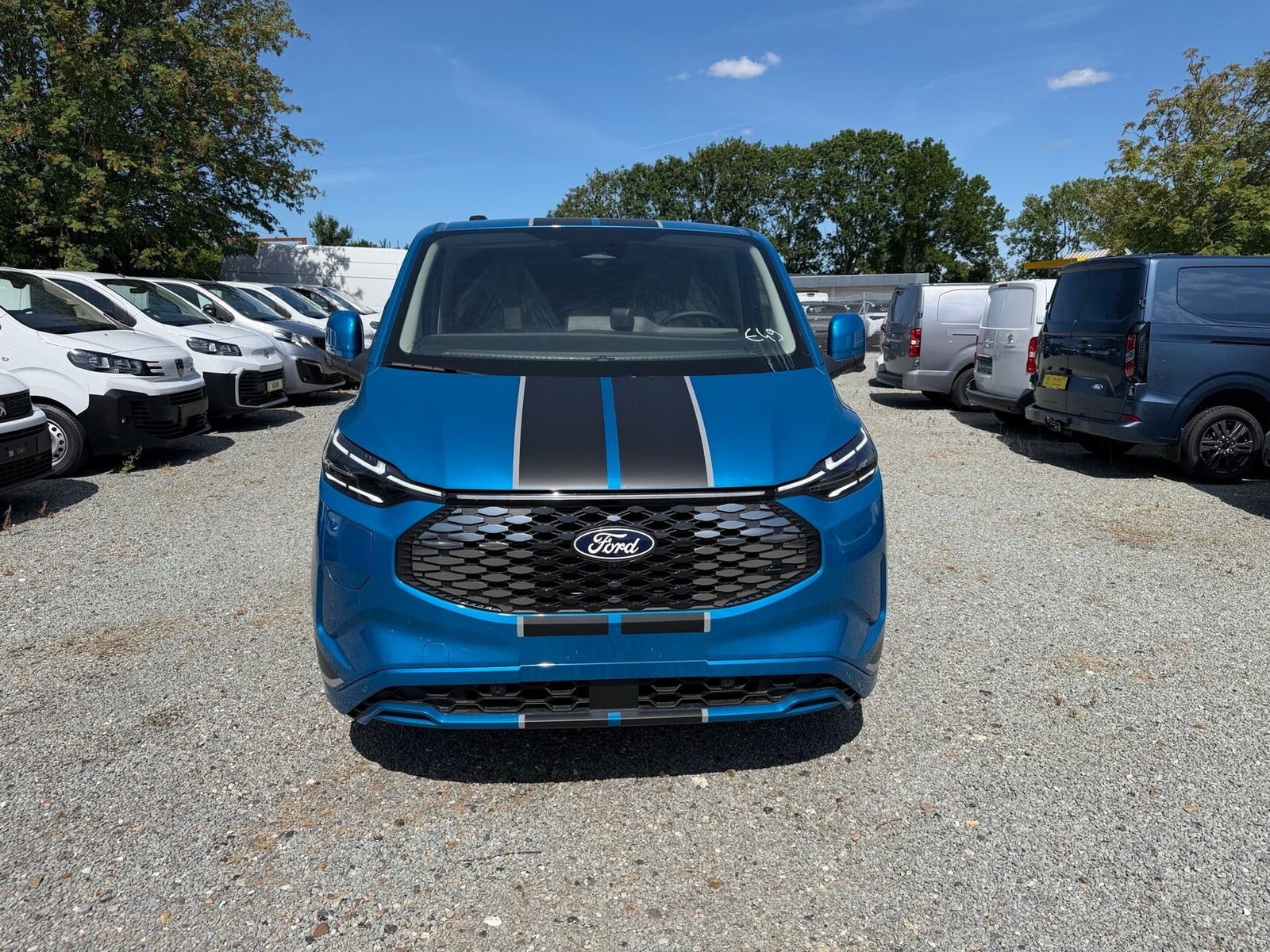 Blå Ford E-Transit Custom 320 L1 fra 2026