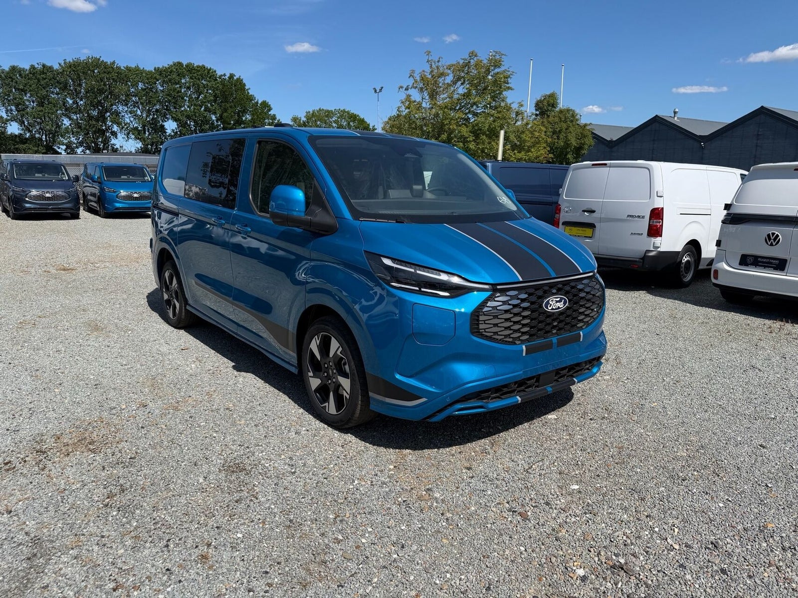 Blå Ford E-Transit Custom 320 L1 fra 2026