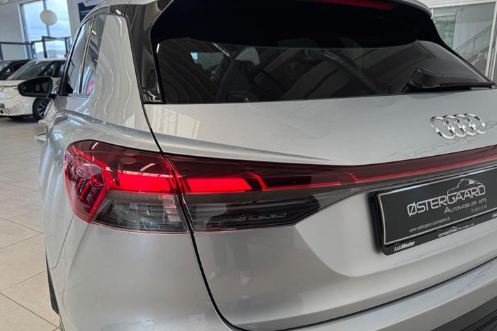 Sølv Audi Q4 e-tron fra 2025